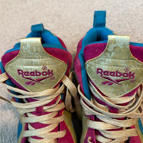 Reebok Youth Sz 6 Burgundy and Gold Sneakers EUC - Picture 7 of 8
